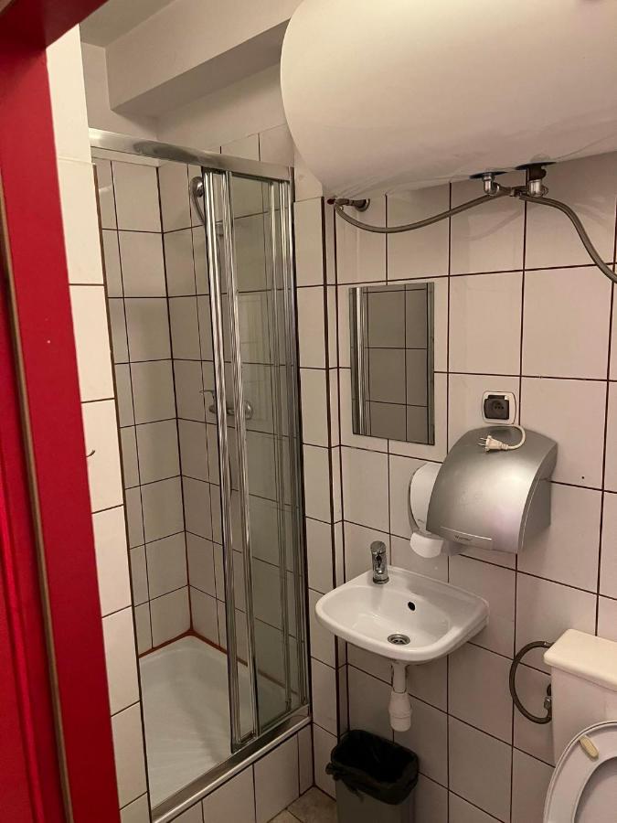 50 People Bis Apartment Krasków Eksteriør bilde
