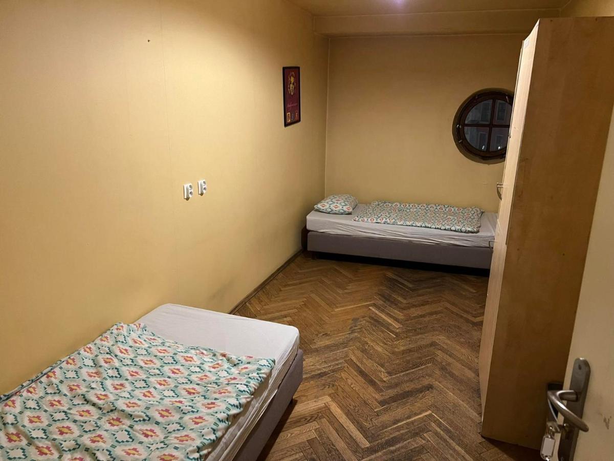 50 People Bis Apartment Krasków Eksteriør bilde