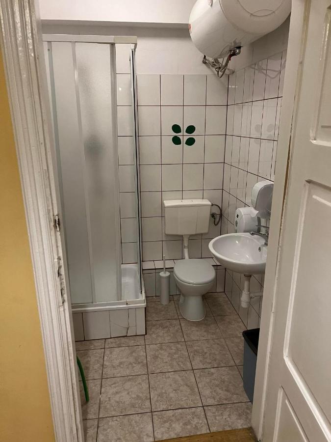 50 People Bis Apartment Krasków Eksteriør bilde